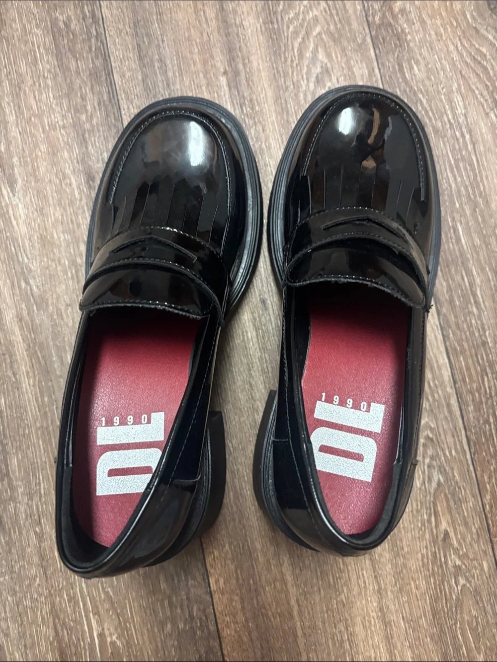 Dirty Laundry glossy black